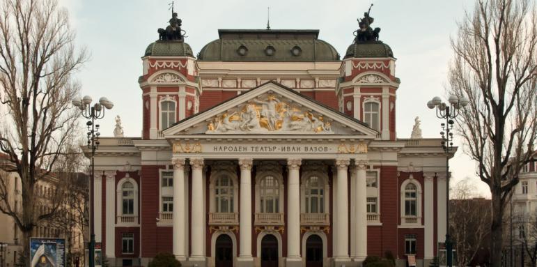 Зрителите бесни! Какво сполетя директора на Народния